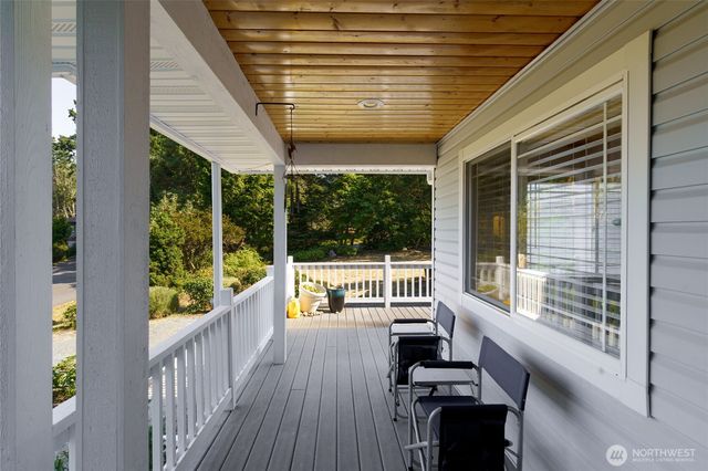 744 Shelter Bay Dr, La Conner, WA 98257