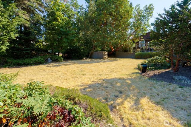744 Shelter Bay Dr, La Conner, WA 98257
