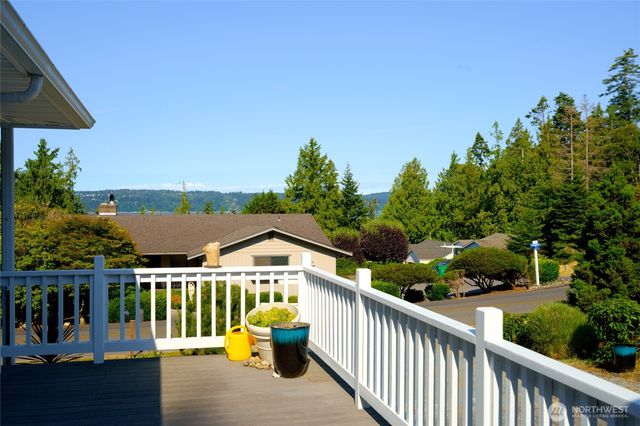 744 Shelter Bay Dr, La Conner, WA 98257