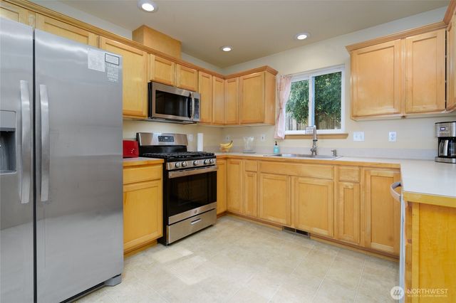 744 Shelter Bay Dr, La Conner, WA 98257