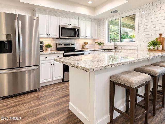 4488 E BELLEVIEW Street, Phoenix, AZ 85008