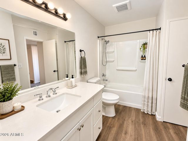 4488 E BELLEVIEW Street, Phoenix, AZ 85008