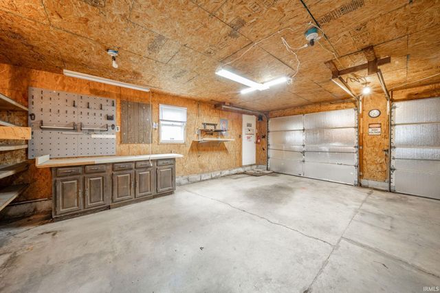 1334 S Onyx Court, New Castle, IN 47362