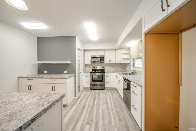 1334 S Onyx Court, New Castle, IN 47362