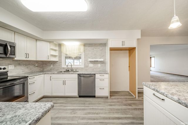 1334 S Onyx Court, New Castle, IN 47362