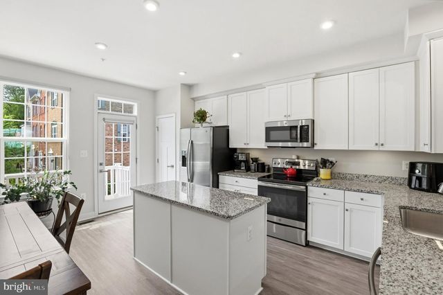 4915 CREST VIEW DR, Hyattsville, MD 20782