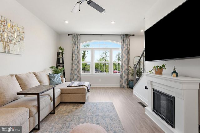 4915 CREST VIEW DR, Hyattsville, MD 20782