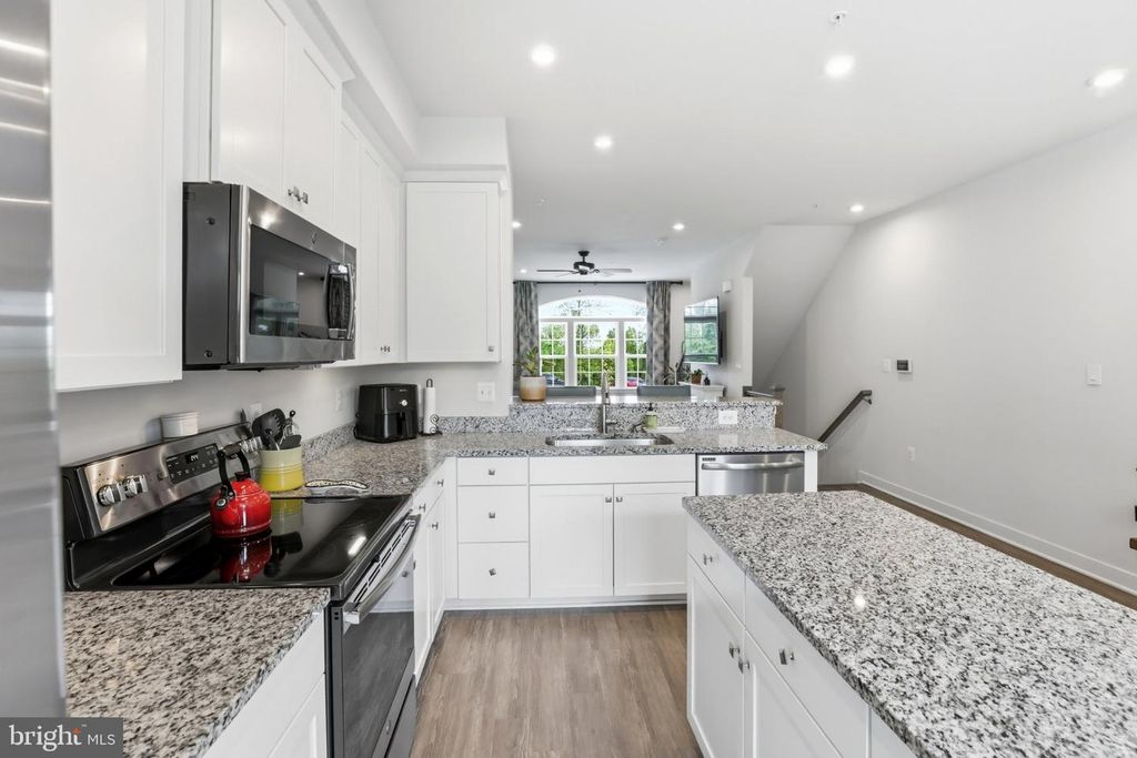Image 12 of property listing at 4915 CREST VIEW DR, Hyattsville, MD 20782