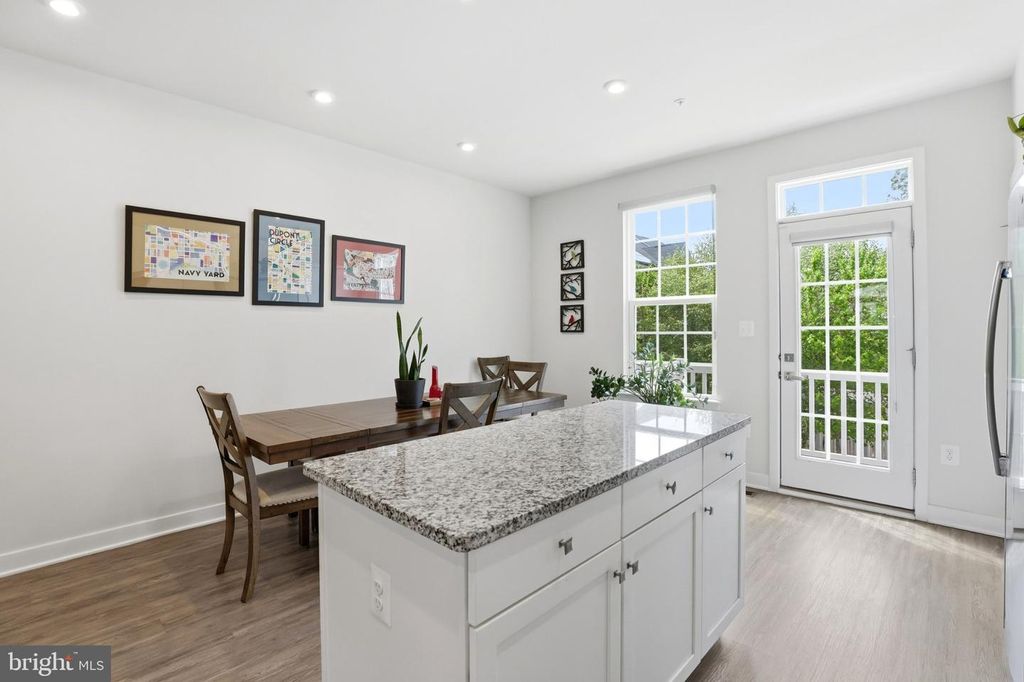 Image 13 of property listing at 4915 CREST VIEW DR, Hyattsville, MD 20782