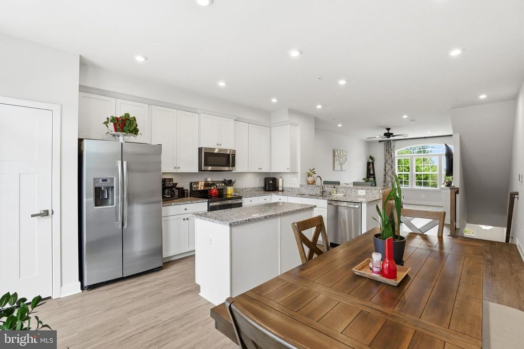 Image 14 of property listing at 4915 CREST VIEW DR, Hyattsville, MD 20782