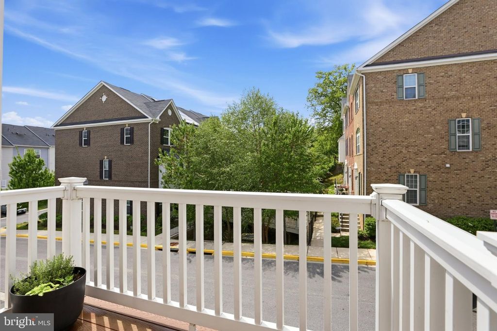 Image 16 of property listing at 4915 CREST VIEW DR, Hyattsville, MD 20782