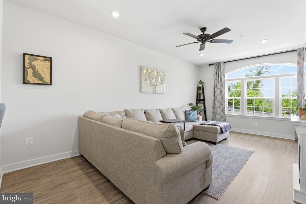 Image 18 of property listing at 4915 CREST VIEW DR, Hyattsville, MD 20782