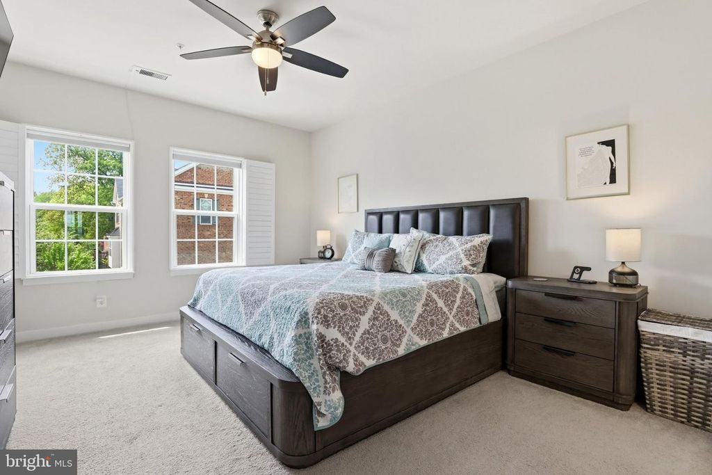 Image 23 of property listing at 4915 CREST VIEW DR, Hyattsville, MD 20782