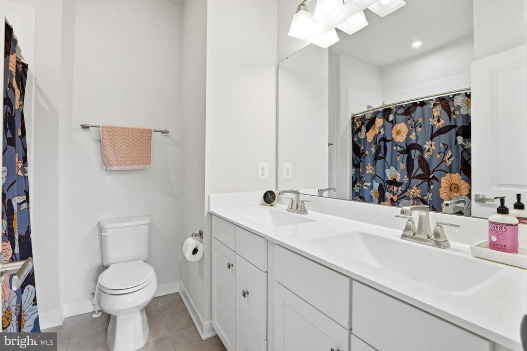 Image 25 of property listing at 4915 CREST VIEW DR, Hyattsville, MD 20782