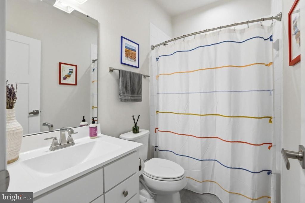 Image 28 of property listing at 4915 CREST VIEW DR, Hyattsville, MD 20782