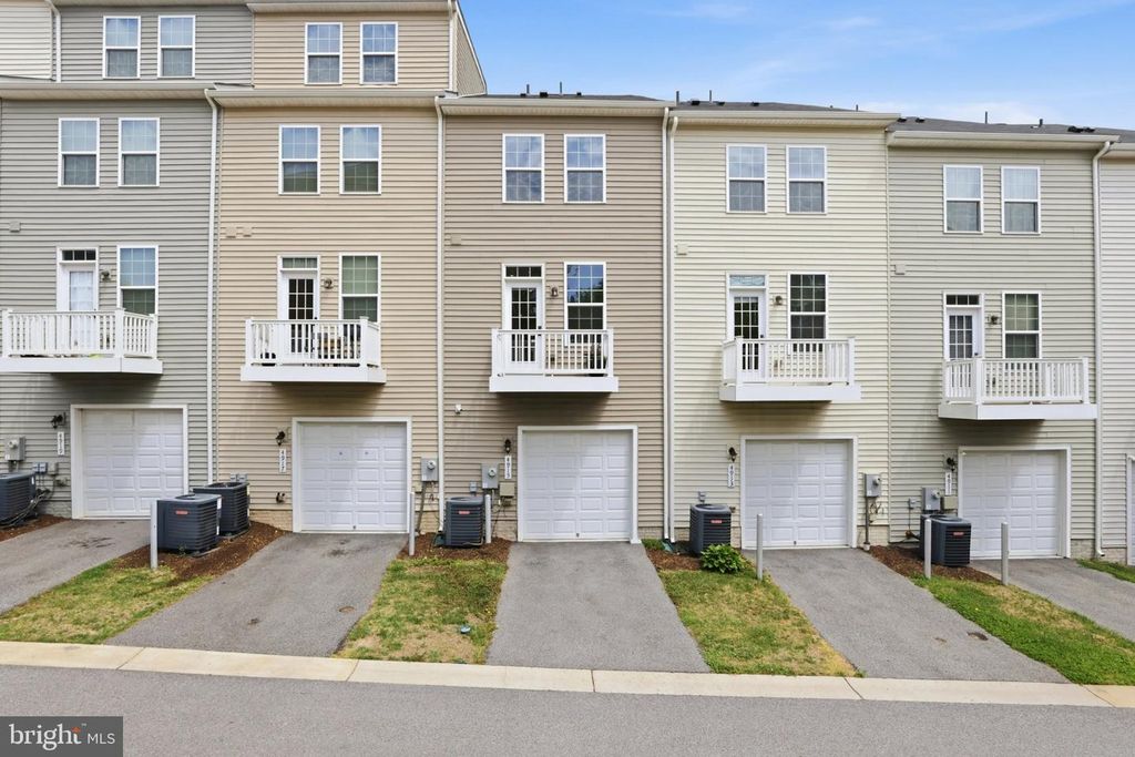 Image 31 of property listing at 4915 CREST VIEW DR, Hyattsville, MD 20782