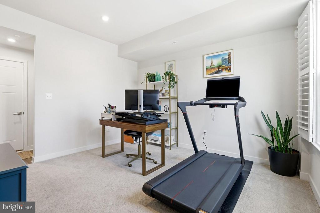 Image 7 of property listing at 4915 CREST VIEW DR, Hyattsville, MD 20782