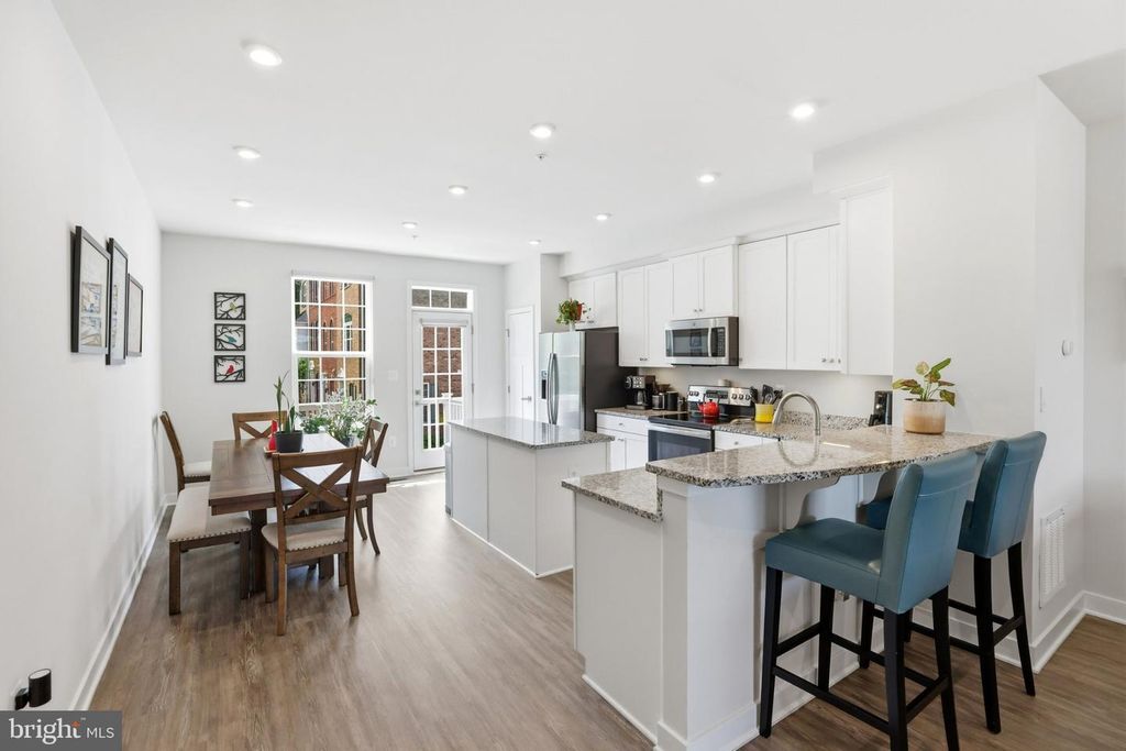 Image 10 of property listing at 4915 CREST VIEW DR, Hyattsville, MD 20782