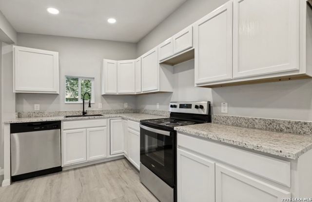 7518 SLEEPY VALLEY DR, San Antonio, TX 78242