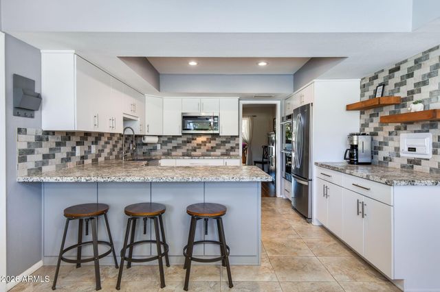 512 W MOON VALLEY Drive, Phoenix, AZ 85023
