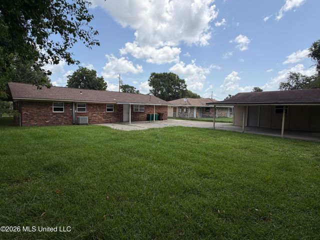 2191 Floyd Drive, Biloxi, MS 39531