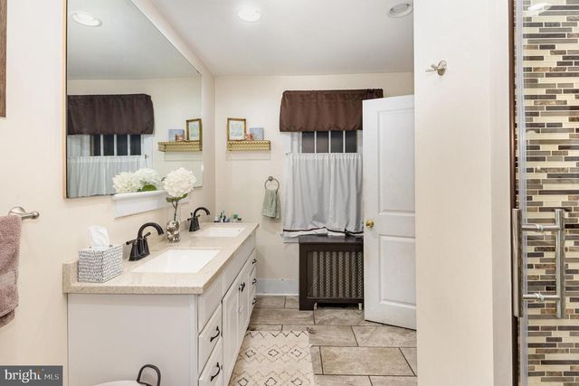 19 E WALNUT ST, Lebanon, PA 17042
