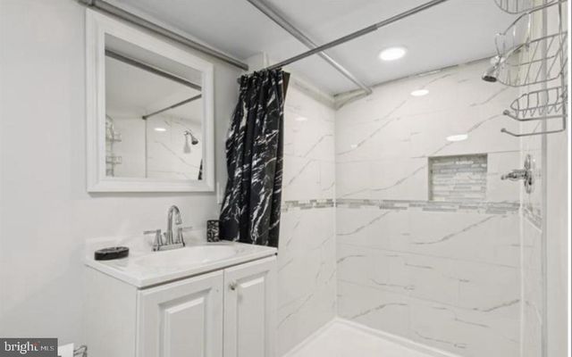 6430 N SMEDLEY ST, Philadelphia, PA 19126