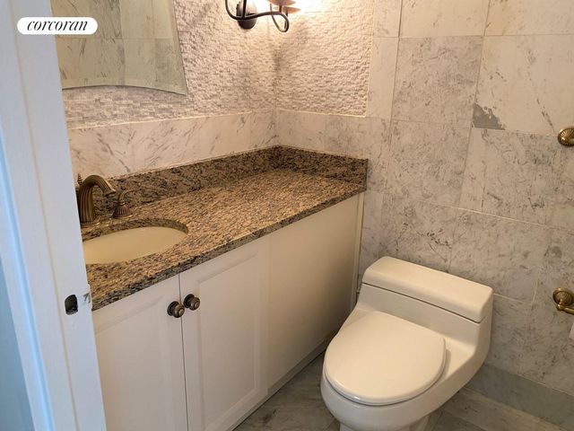 330 E 38th St Apt 42Q, New York City, NY 10016