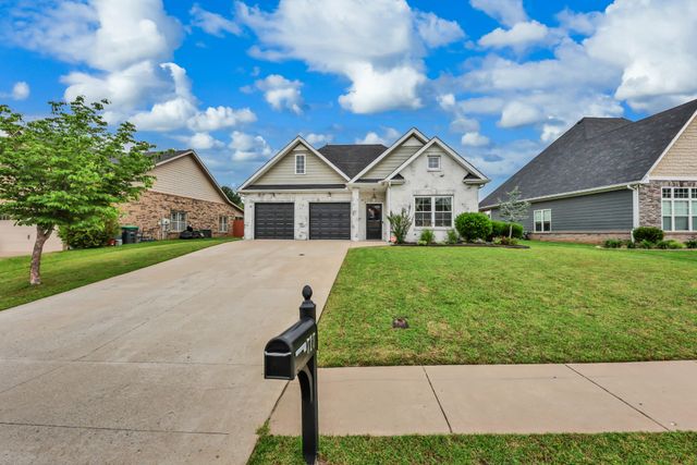 717 Valencia Dr, Clarksville, TN 37043