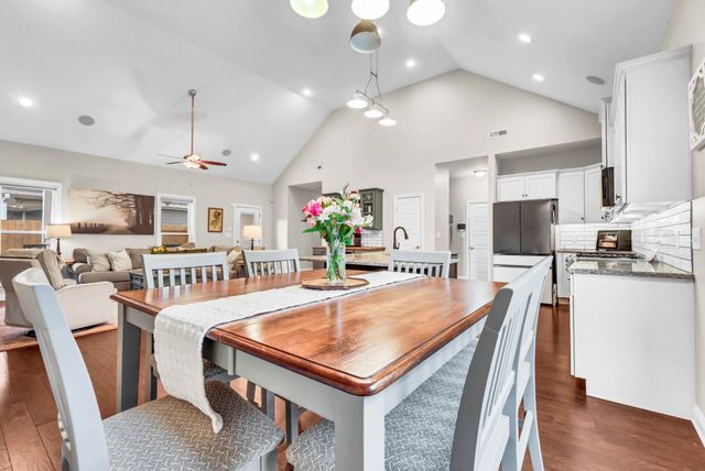 717 Valencia Dr, Clarksville, TN 37043