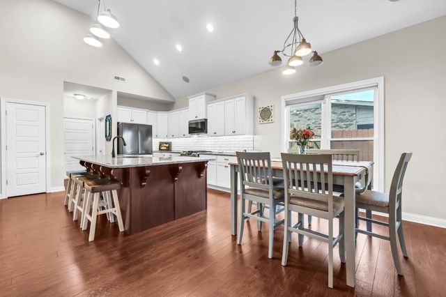 717 Valencia Dr, Clarksville, TN 37043