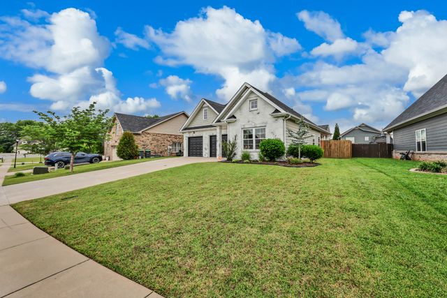 717 Valencia Dr, Clarksville, TN 37043