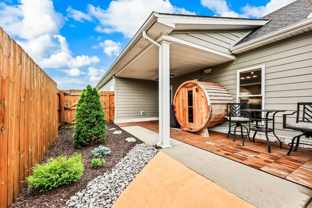717 Valencia Dr, Clarksville, TN 37043