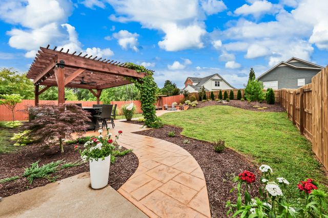 717 Valencia Dr, Clarksville, TN 37043