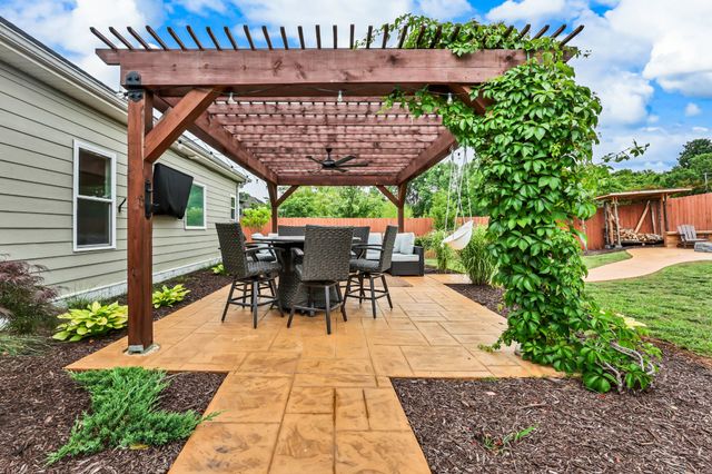 717 Valencia Dr, Clarksville, TN 37043