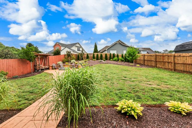 717 Valencia Dr, Clarksville, TN 37043