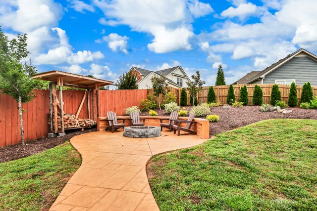 717 Valencia Dr, Clarksville, TN 37043