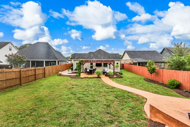 717 Valencia Dr, Clarksville, TN 37043