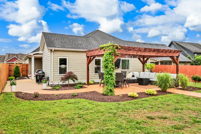 717 Valencia Dr, Clarksville, TN 37043