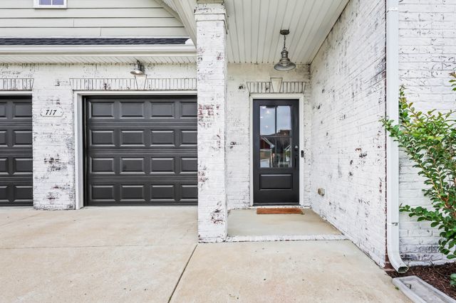 717 Valencia Dr, Clarksville, TN 37043