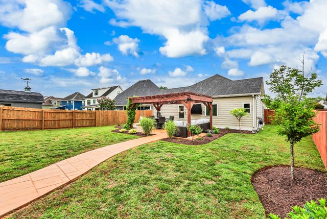 717 Valencia Dr, Clarksville, TN 37043