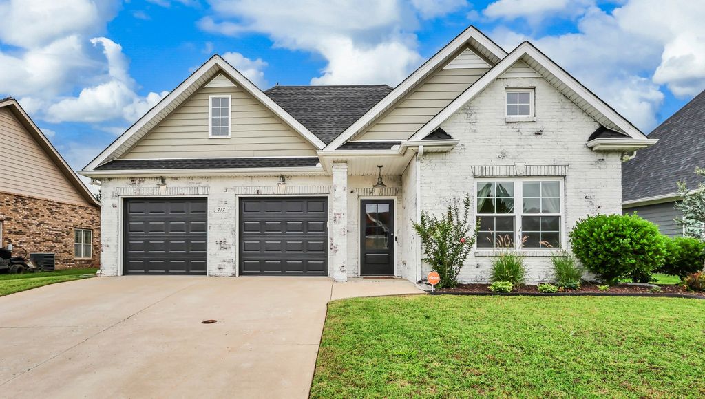 717 Valencia Dr, Clarksville, TN 37043