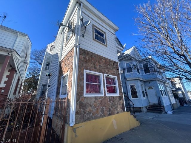 966 E 24Th St, Paterson City, NJ 07513