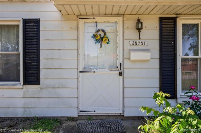 35751 Glen Street, Westland, MI 48186
