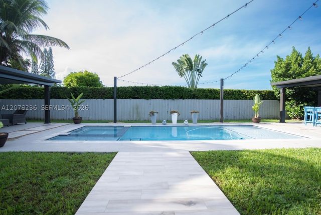 15420 SW 156th Ter, Miami, FL 33187