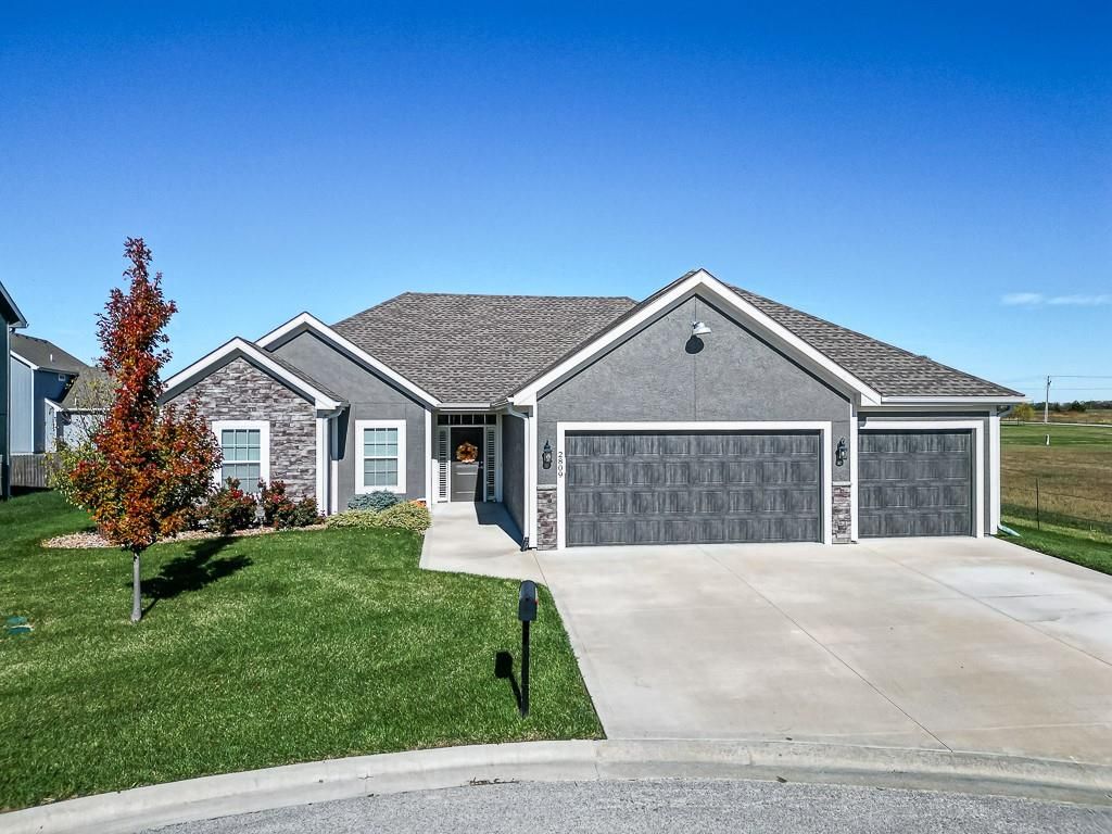 2809 E Cedar Place, Tonganoxie, KS 66086