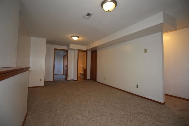 1217 Willowbrook Ln, Towanda, KS 67144