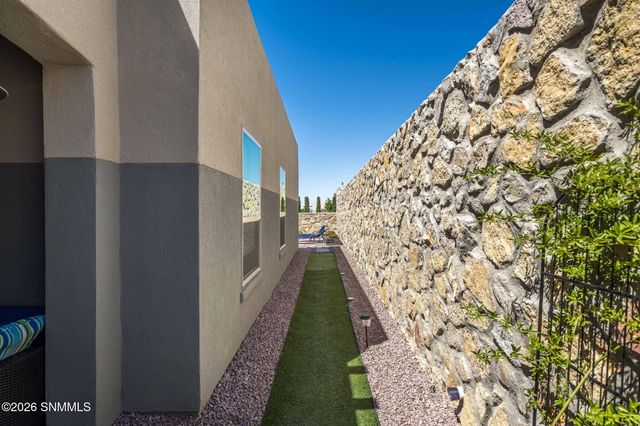 3033 Doug Rains Street, Las Cruces, NM 88011