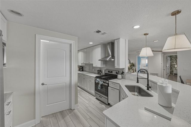 1004 SAGO PALM WAY, Apollo Beach, FL 33572