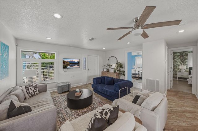 1004 SAGO PALM WAY, Apollo Beach, FL 33572